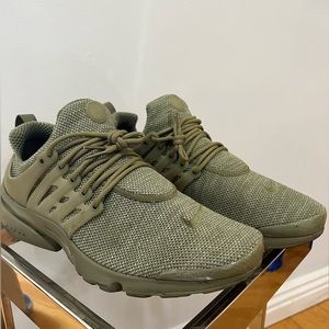 Men Nike air presto ultra BR size 12 Color trooper